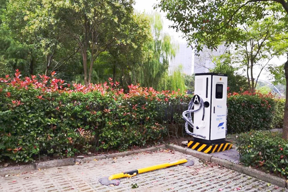 海宁皮革城品牌风尚中心充电站